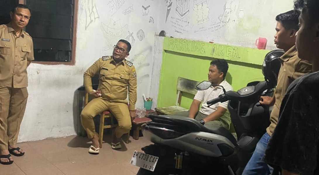 Bupati Zukri Komit Bantu Renovasi Asrama Mahasiswa Pelalawan di Pekanbaru