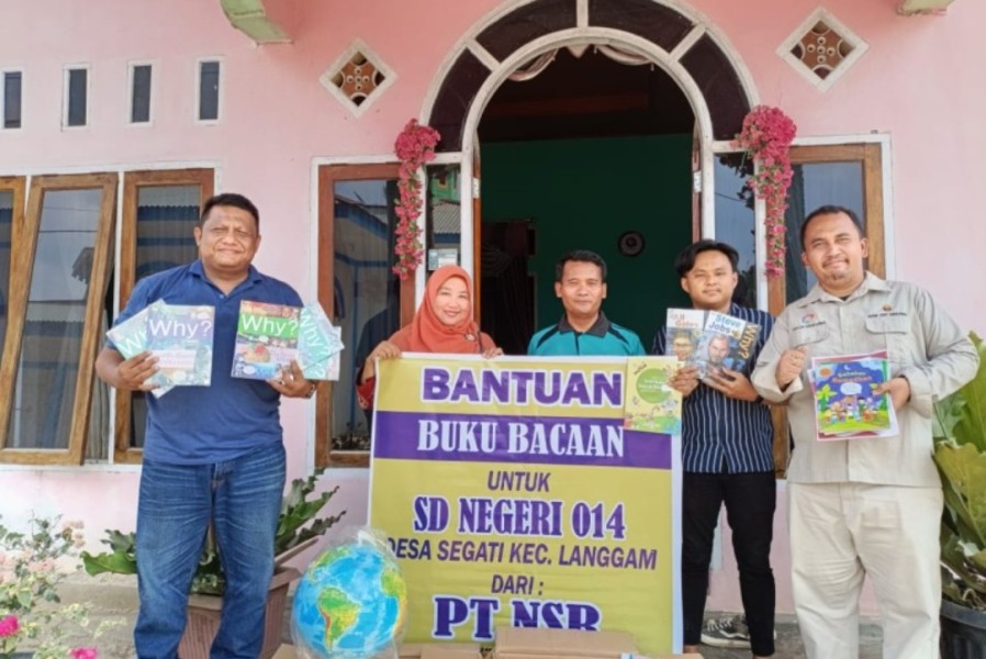 PT NSR Salurkan Bantuan Buku Bacaan Untuk SDN 014 Segati