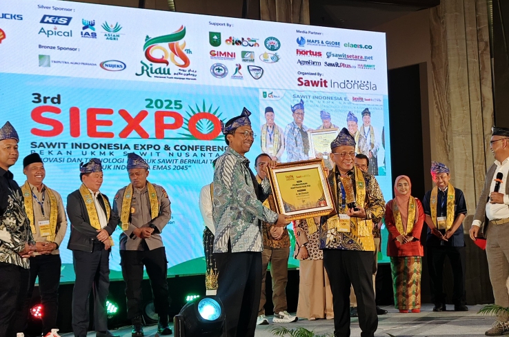 Bupati Bistamam Terima  Penghargaan Nasional Di SIEXPO 2025