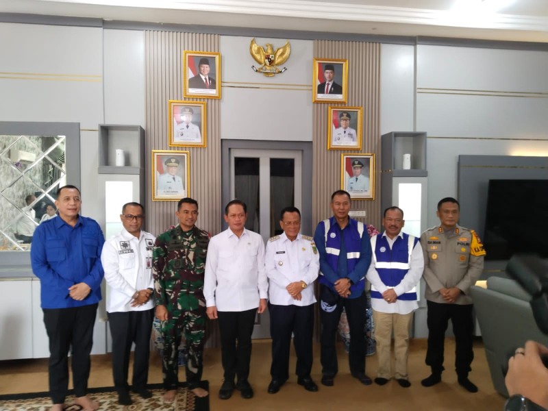 Pantau Kebakaran Lahan Di Rohil, Menteri LH : Karhutla Menjadi Isu Regional