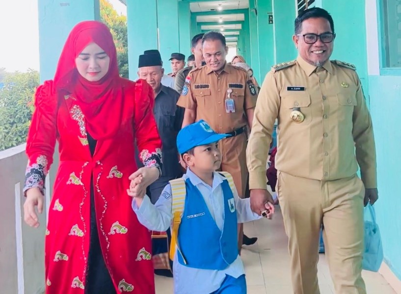Bupati Zukri Keluarkan SE Ayah Antar Anak di hari Pertama Sekolah,