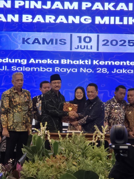 Kemensos : Negara Tak Boleh Gagal , Bupati Rohil Bistamam Teken MoU Sekolah Rakyat