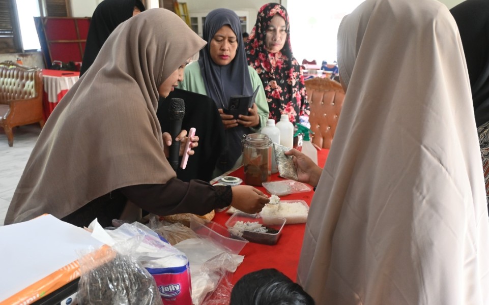 Dorong Pertanian Ramah Lingkungan, ITP2I Gelar Pelatihan Penapisan Jamur Trichoderma di Desa Simpang Beringin